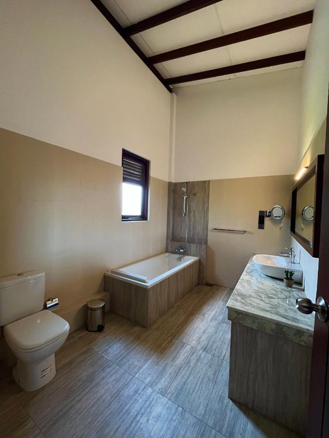 Driftwood Villa Pamunugama Luaran gambar
